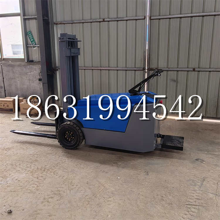 平房区全电动叉车插腿式堆高车液压装卸车1.5吨升高小型站驾式铲车